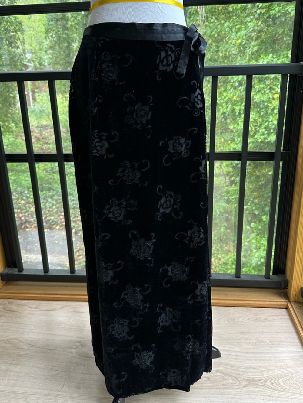 Gap Velvet Burnout Floral Maxi Wrap Skirt 90s Y2K BohoLuxe Whimsigoth Witchy ~ 8 - Picture 4 of 15